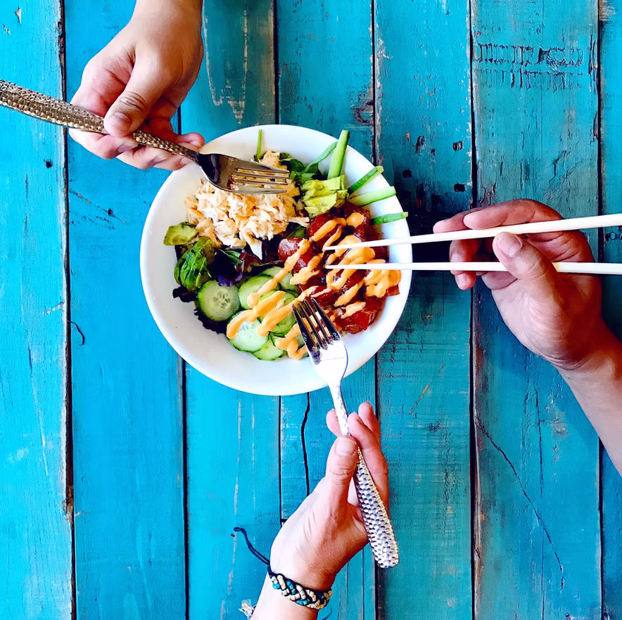Hand serving poke bowl